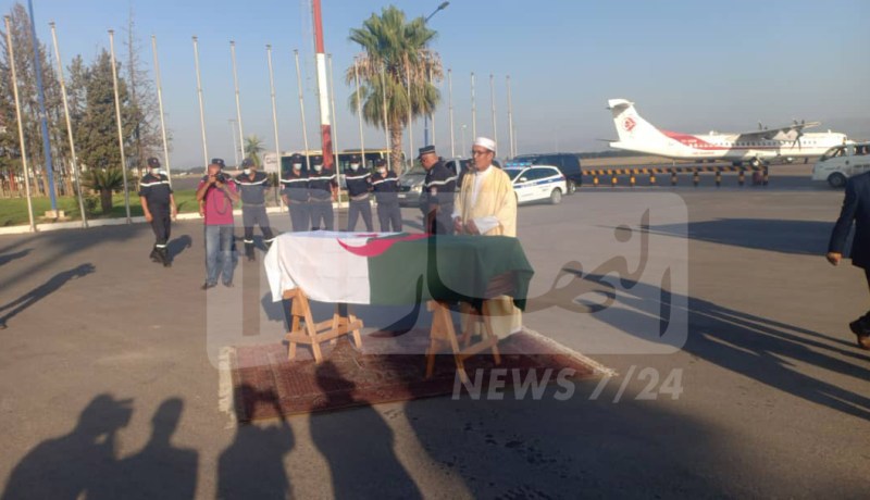 وصول جثمان سفير الجزائر برومانيا مناد حباك إلى الجزائر
