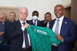 بالصور.. موتسيبي يحظى بتكريم الاتحاد الجزائري لكرة القدم