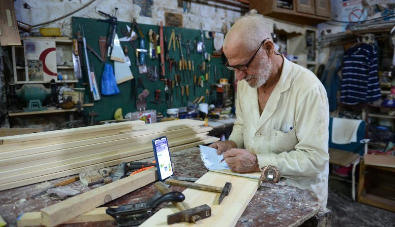 “التسوّق الرقمي”.. واجهة الحرفيين الجديدة لاستقطاب الزبائن