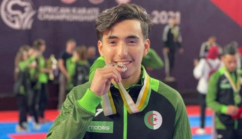 بطل العالم الجزائري أيوب حلاسة يتفوق في شهادة البكالوريا