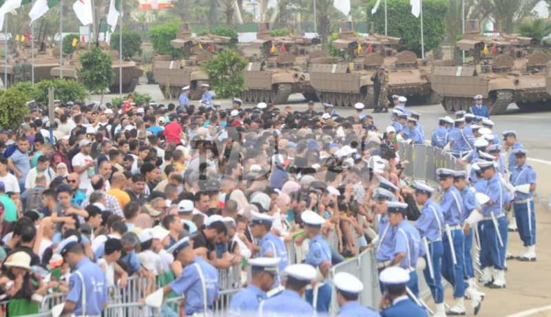 الجزائريون حاضرون بقوة ويترقبون الاستعراض العسكري