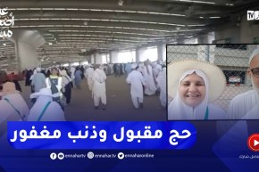 الحجاج يواصلون رمي الجمرات ويقدمون تهاني العيد