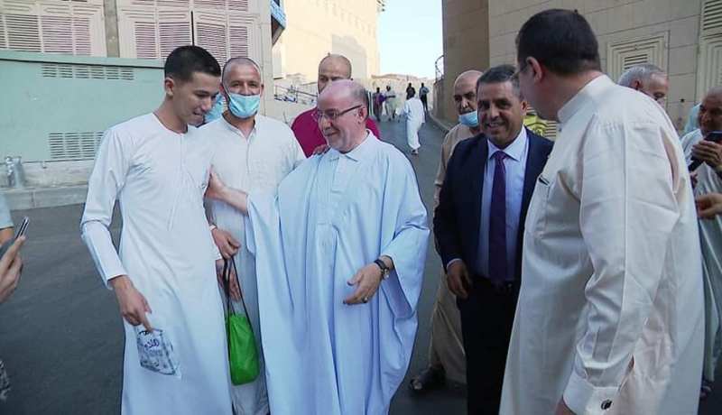 وزير الشؤون الدينية “لا وفيات ولا مرضى في صفوف الحجاج”