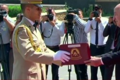 رئيس الجمهورية يقلّد الرتب ويسلم الشهادات للطلبة المتفوقين