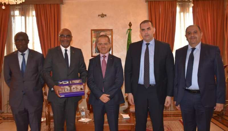 وزير الفلاحة يتباحث سبل التعاون مع الكنفدرالية العامة لمؤسسات كوت ديفوار