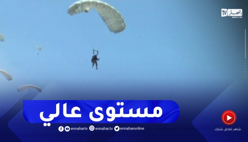 شاهد..القوات الخاصة تنفذ تمرين في القفز الحر بالمضلات من سماء شرشال
