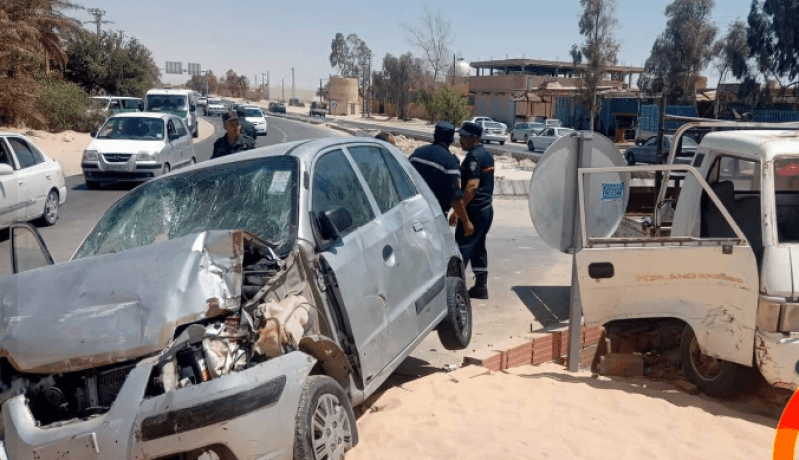 4 ضحايا في اصطدام سيارتين وشاحنة بالوادي