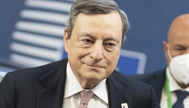 رئيس مجلس الوزراء الإيطالي يضع إكليلا من الزهور بمقام الشهيد