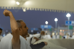 الحجاج يواصلون رمي الجمرات في ثاني أيام التشريق