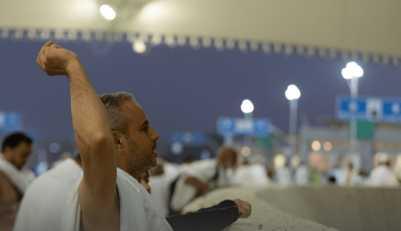 الحجاج يواصلون رمي الجمرات في ثاني أيام التشريق