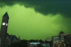 السماء خضراء.. “ظاهرة غريبة” ترعب مدينة أمريكية