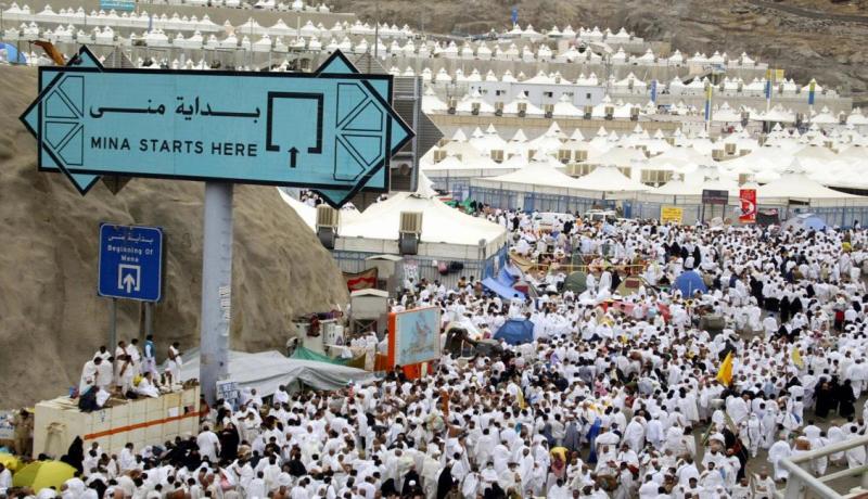 الحجاج يتوافدون إلى مشعر منى لقضاء يوم التروية