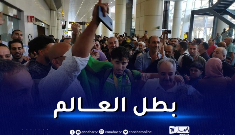 بالصور.. المصارع الجزائري حلاسة يحظى باستقبال الأبطال