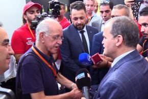 مواطن يدعو وزير التجارة لشرب الشاي ..شاهد ردّة فعل كمال رزيق