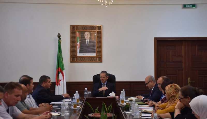 وزير الفلاحة يلتقي ممثلي المجلس الوطني لشعبة الدواجن لضبط الأسعار