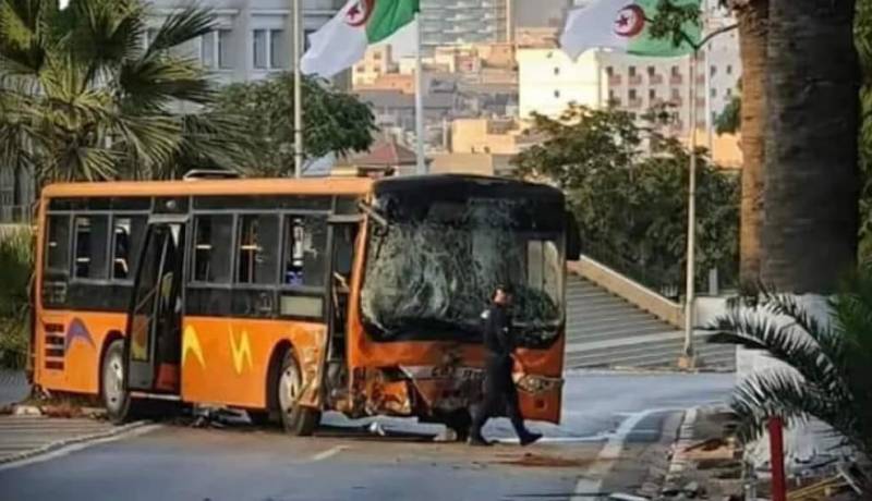 20 جريحا في اصطدام حافلة نقل حضري بنخلة بوهران