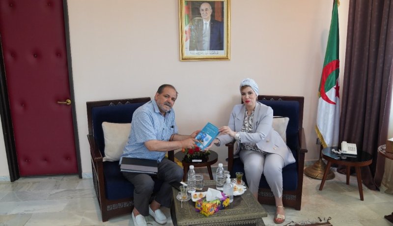 وزيرة الثقافة تستقبل رئيس بيت الشعر الجزائري