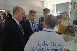 وزير الداخلية الفرنسي يشيد بالمستوى العالي للشرطة الجزائرية العلمية