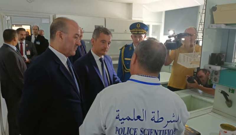 وزير الداخلية الفرنسي يشيد بالمستوى العالي للشرطة الجزائرية العلمية