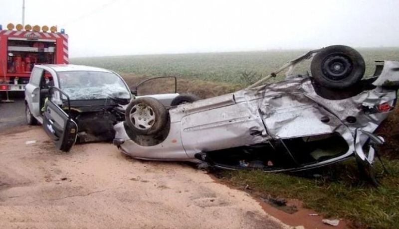 البويرة: 7 جرحى في اصطدام بين سيارتين بعين الحجر