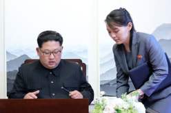 شاهد.. الكوريون الشماليون يبكون بسبب إصابة زعيمهم بالحمى