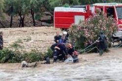 إنقاذ 7 اشخاص كانوا محصورين وسط مياة بعين ڨزام