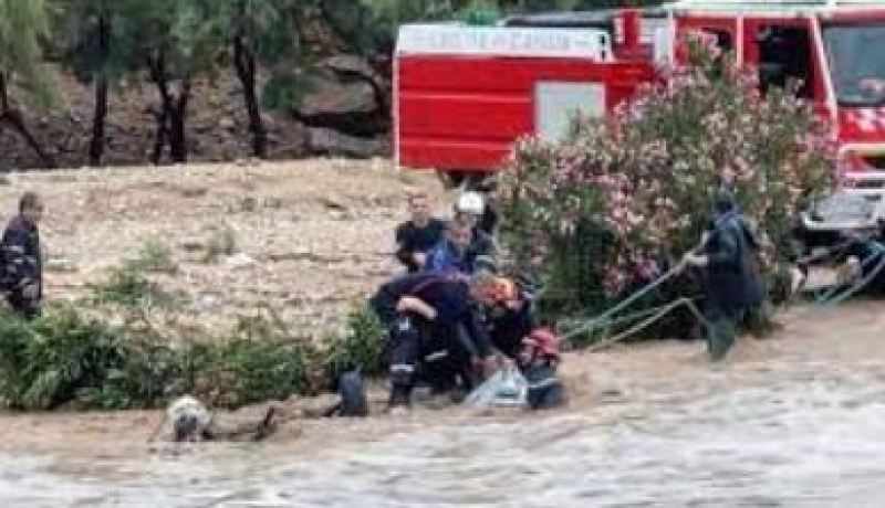 إنقاذ 7 اشخاص كانوا محصورين وسط مياة بعين ڨزام