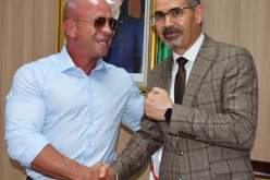 وزير الرياضة يستقبل بطل العالم في “المواي تاي”