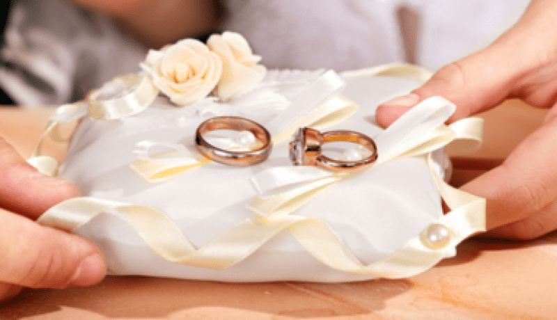 أريد أن أختصر الطريق وأحلق على بساط الحلال..