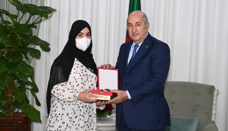 الأولى وطنيا بلعباس إيمان :”لقاء رئيس الجمهورية يخلّد في تاريخي وتكريمه دعم وتشجيع للعلم وأهل العلم”