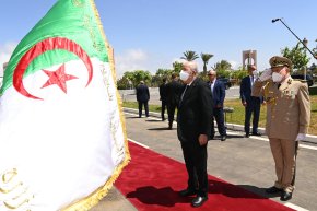 الرئيس تبون يكرم الرئيس الأسبق اليامين زروال واللواء خالد نزار والجنرال محمد مدين