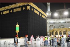لأول مرة منذ كورونا.. السعودية ترفع الحواجز الوقائية حول الكعبة