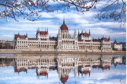 بعد توقعها عاصفة لم تحدث.. إقالة رئيسة خدمة الأرصاد الجوية في هنغاريا