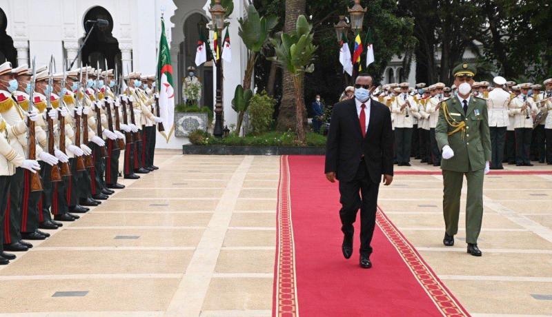 رئيس الوزراء الإثيوبي يغادر الجزائر