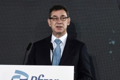 رغم تلقيه 4 جرعات من اللقاح.. إصابة المدير التنفيذي لشركة Pfizer بفيروس كورونا