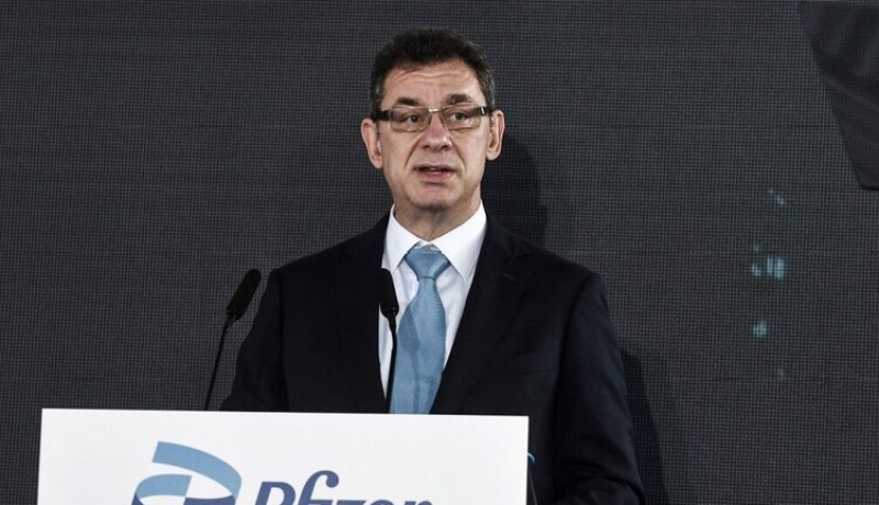 رغم تلقيه 4 جرعات من اللقاح.. إصابة المدير التنفيذي لشركة Pfizer بفيروس كورونا