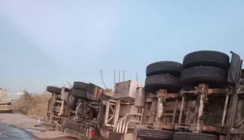 سكيكدة: وفاة شخص في انقلاب شاحنة لنقل المازوت