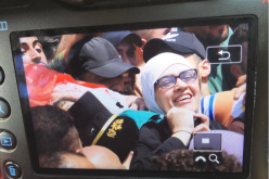 ودعت إبنها مبتسمة.. صورة أم الشهيد النابلسي تُشعل مواقع التواصل