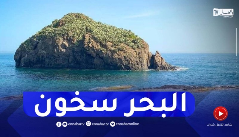 بحر جميل وهادئ على طول الشريط الساحلي