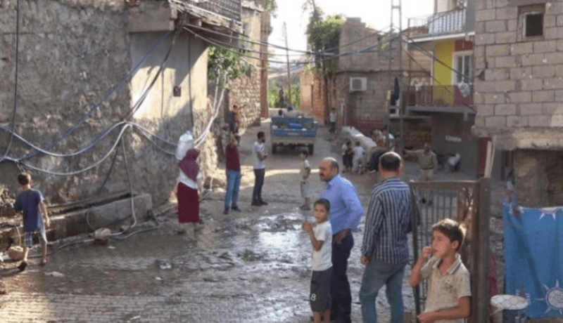 أصوات مخيفة تحت الأرض تتبعها هزات تُرعب سكان هذه القرية