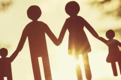 كيف أتصرف مع والديّ.. بالرغم من نضجي يعاملني طفل صغير