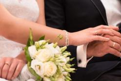 ابنة الشرق تناشد الحلال وزوج يحلق بها على بساط السلام