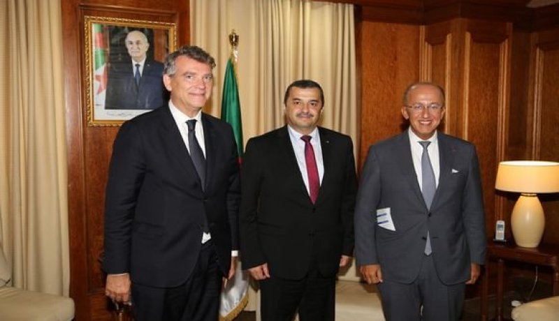مباحثات جزائرية- فرنسية حول التعاون في المحروقات والمناجم وتمويل المشاريع الصناعية