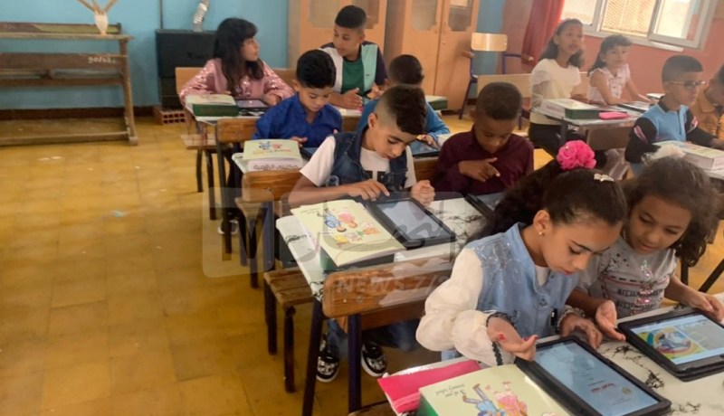بنظام رقمي ورفع الإجراءات الوقائية.. التلاميذ يلتحقون بمقاعد الدراسة
