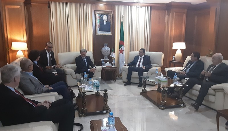 عرقاب يتباحث فرص الأعمال والإستثمار مع وفد من شركة “في ان جي” الألمانية