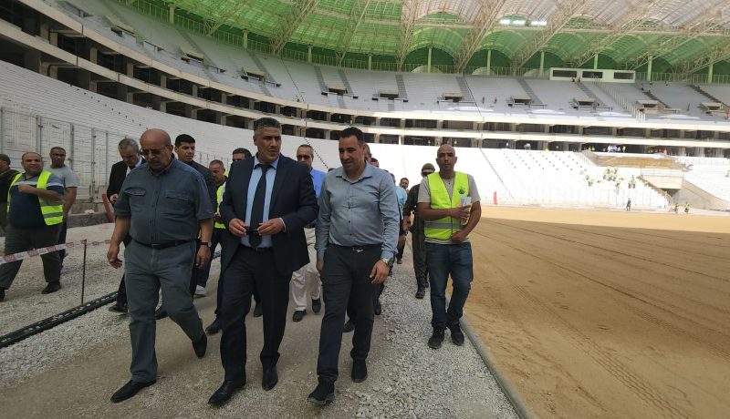 وزير السكن يزور ملعب تيزي وزو ويسدي مجموعة من التعليمات