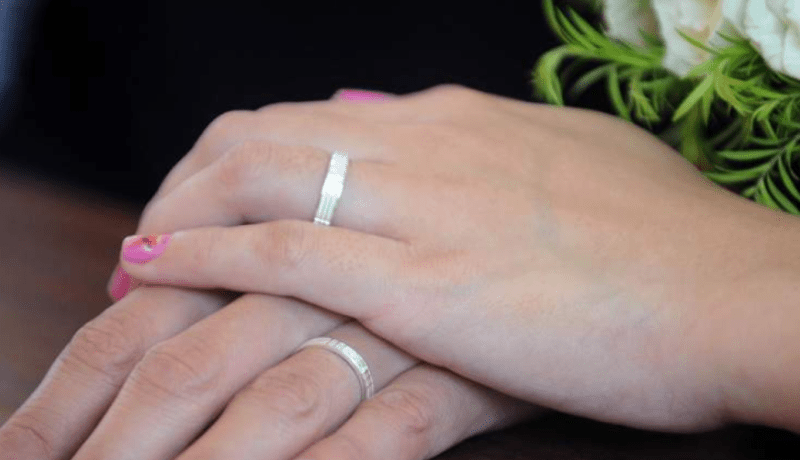 من يضع يديه بيدي.. نحلق على بساط الحلال ونحقق الأحلام