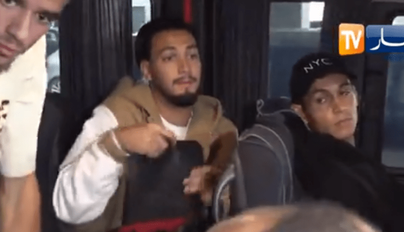 بالفيديو..لاعبو الخضر يحلون بأرض الوطن