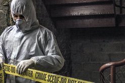 صادم.. العثور على أطفال في بيت رعب محاطين بجثة امرأة وحيوانات ميتة