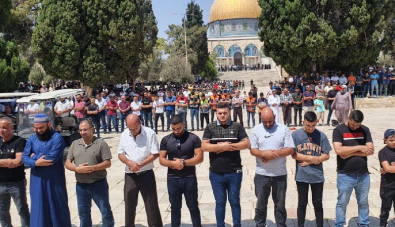 50 ألفًا يصلون الجمعة برحاب الأقصى